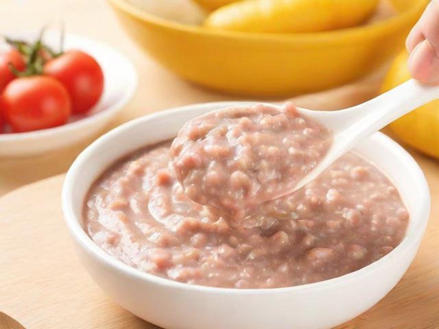 宝宝第一口辅食应该吃什么？最新膳食指南推荐从肉泥开始！