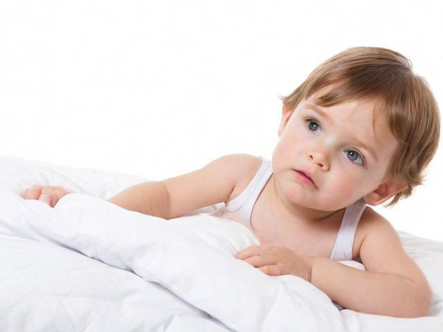 孩子总是夹腿撑被子是性早熟吗？家长应该怎么做？