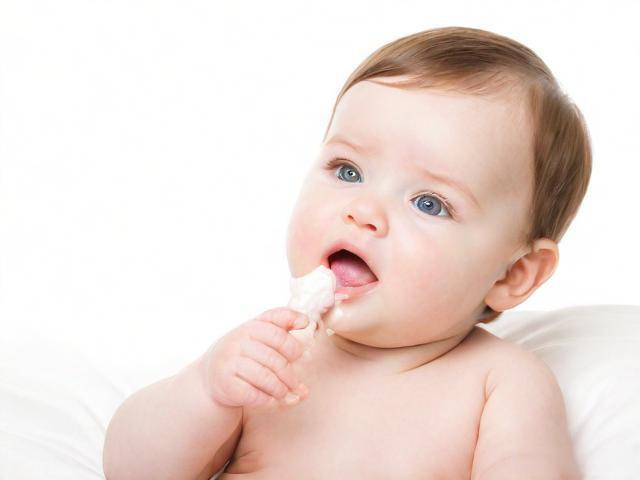 宝宝吃完母乳就吐奶？这样做可以有效避免！