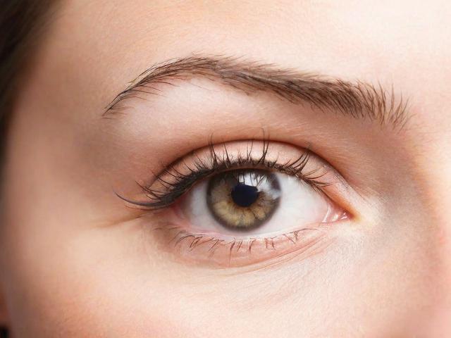 用眼过度酸涩怎么办？别乱滴眼药水！